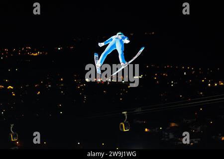 Oberstdorf, Deutschland. Dezember 2023. Skilanglauf, Skispringen, vier-Hügel-Turnier, Weltmeisterschaft, große Schanze, Männer, Qualifikation: Peter Prevc aus Slowenien in Aktion. Vermerk: Daniel Karmann/dpa/Alamy Live News Stockfoto