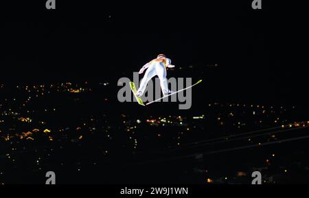 Oberstdorf, Deutschland. Dezember 2023. Skilanglauf, Skispringen, vier-Hügel-Turnier, Weltmeisterschaft, große Schanze, Männer, Qualifikation: Stefan Kraft aus Österreich in Aktion. Vermerk: Daniel Karmann/dpa/Alamy Live News Stockfoto