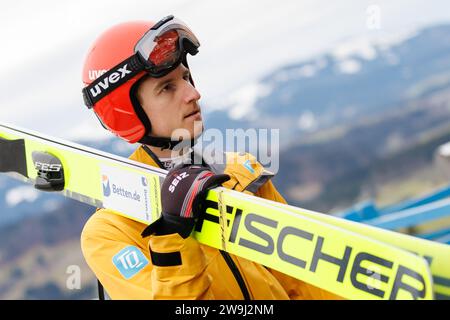 Oberstdorf, Deutschland. Dezember 2023. Skilanglauf, Skispringen, vier-Hügel-Turnier, Weltmeisterschaft, große Schanze, Männer, Ausbildung: Karl Geiger aus Deutschland. Vermerk: Daniel Karmann/dpa/Alamy Live News Stockfoto
