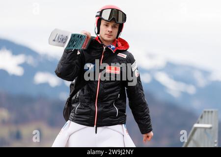 Oberstdorf, Deutschland. Dezember 2023. Skilanglauf, Skispringen, vier-Hügel-Turnier, Weltmeisterschaft, große Schanze, Männer, Ausbildung: Manuel Fettner aus Österreich. Vermerk: Daniel Karmann/dpa/Alamy Live News Stockfoto