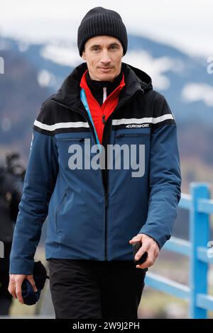 Oberstdorf, Deutschland. Dezember 2023. Skilanglauf, Skispringen, vier-Hügel-Turnier, Weltmeisterschaft, große Schanze, Männer, Training: ehemaliger deutscher Skispringer Martin Schmitt. Vermerk: Daniel Karmann/dpa/Alamy Live News Stockfoto