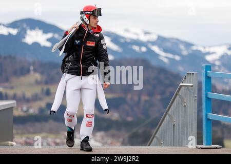 Oberstdorf, Deutschland. Dezember 2023. Skilanglauf, Skispringen, vier-Hügel-Turnier, Weltmeisterschaft, große Schanze, Männer, Ausbildung: Manuel Fettner aus Österreich. Vermerk: Daniel Karmann/dpa/Alamy Live News Stockfoto