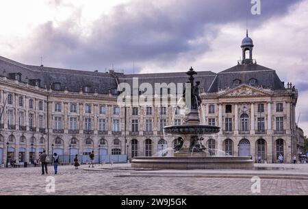 Börsenplatz mit dem Brunnen der drei Gnaden Stockfoto