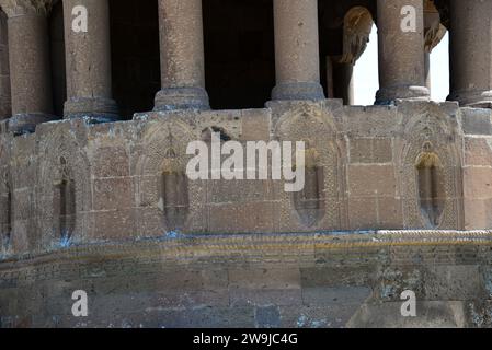 Die Bayindir-Moschee und Kuppel in Ahlat, Türkei, wurde während der Seldschukzeit erbaut. Stockfoto