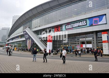 Frankfurter Buchmesse 2022. Besucher der Frankfurter Buchmesse am 19.10.2023. 20231019MWI106359 *** Frankfurter Buchmesse 2022 Besucher der Frankfurter Buchmesse am 19 10 2023 20231019MWI106359 Stockfoto