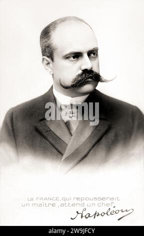 1910 v. Chr., Paris, FRANKREICH: Der französische Prinz VICTOR Napoleon BONAPARTE ( 1862–1926). Sohn des Prinzen Napoléon-Jerome Bonaparte ( 1822–1891) und der italienischen Prinzessin Marie-Clotilde de de Savoie ( 1843–1911) Tochter des italienischen Königs Victor-Emmanuel II. ( Vittorio Emanuele II. , 1820–1878) und Schwester von König Humbert I. ( Umberto I, 1844 - 1900 ). Verheiratet mit Prinzessin Clémentine de Belgique de Sachsen-Cobourg et Gotha ( von Belgien, 1872–1955). Das Paar hatte zwei Söhne: Marie-Clotilde ( de Witt , 1912–1996 ) und Louis Napoléon ( 1914–1997 ). Unbekannter Fotograf. - Stockfoto