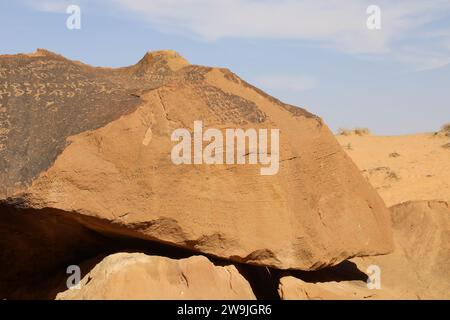 Alte Inschriften in Jabal Ikmah in der Arabischen Wüste Stockfoto