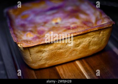 Hausgemachtes Hühnchen und Lauch Pie Stockfoto