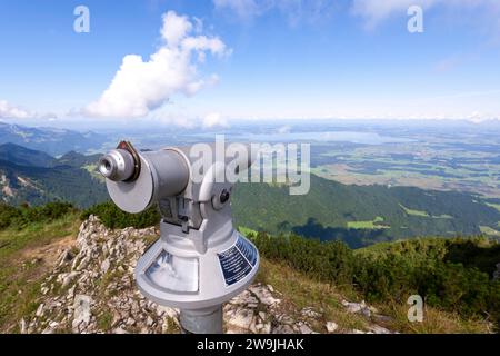 Teleskop, Teleskop, auf dem Hochfelln, hinten und am Chiemsee, Menschen, Wanderer, Chiemgauer Alpen, Oberbayern, Bayern, Deutschland Stockfoto