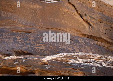 Petroglyphen bei Jabal Ikmah in der Arabischen Wüste Stockfoto