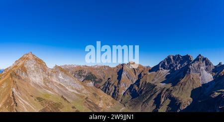 Höfats 2259m, Nebelhorn, 2224m, Oytal, Laufbacher-Eck-Weg, Raedlergrat am Himmelhorn, 2111m, Schneck, 2268m, Himmeleck, 2145m, Grosser Wilder, 2379m Stockfoto