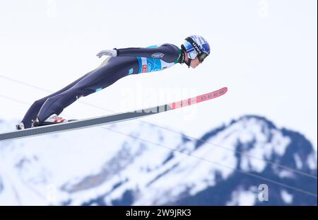 Andreas WELLINGER, GER im Fluchtkampf bei der 71. Vier-Schanzentournier Skispringen am 28. Dezember 2023 in der Schattenbergschanze ORLEN Arena in Oberstdorf, Bayern, © Peter Schatz / Alamy Live News Stockfoto