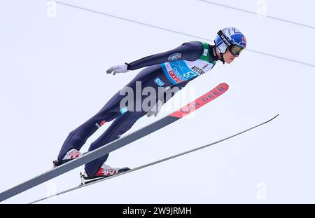 Andreas WELLINGER, GER im Fluchtkampf bei der 71. Vier-Schanzentournier Skispringen am 28. Dezember 2023 in der Schattenbergschanze ORLEN Arena in Oberstdorf, Bayern, © Peter Schatz / Alamy Live News Stockfoto