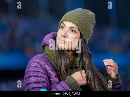 Lea Wagner, Sportmoderatorin ARD Sport Moderatorin, Sportmoderatorin, Journalistin, das erste, Fernsehmoderatorin, TV, auf der 71. Vier-Schanzentournier Skispringen am 28. Dezember 2023 in der Schattenbergschanze ORLEN Arena in Oberstdorf, Bayern, © Peter Schatz / Alamy Live News Stockfoto