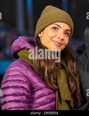 Lea Wagner, Sportmoderatorin ARD Sport Moderatorin, bei der 71. Vier-Schanzentournier Skispringen am 28. Dezember 2023 in der Schattenbergschanze ORLEN Arena in Oberstdorf, Bayern, © Peter Schatz / Alamy Live News Stockfoto