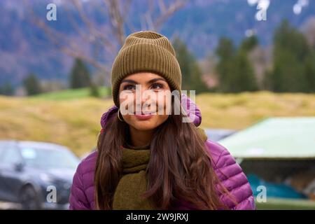 Lea Wagner, Sportmoderatorin ARD Sport Moderatorin, Sportmoderatorin, Journalistin, das erste, Fernsehmoderatorin, TV, auf der 71. Vier-Schanzentournier Skispringen am 28. Dezember 2023 in der Schattenbergschanze ORLEN Arena in Oberstdorf, Bayern, © Peter Schatz / Alamy Live News Stockfoto