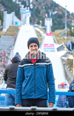 Martin Schmitt, ehemaliger Skispringer, jetzt ARD-TV-Experte Eurosport auf der 71. Vier-Schanzentournier Skispringen am 28. Dezember 2023 in der Schattenbergschanze ORLEN Arena in Oberstdorf, Bayern, © Peter Schatz / Alamy Live News Stockfoto