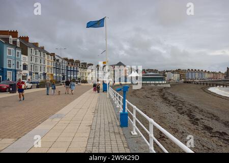 Aberystwyth , Wales - 30. August 2023: Aberystwyth ist ein Badeort mit langer Promenade und liegt an der walisischen Küste. Stockfoto