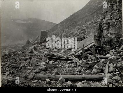 Zerstörte italienische 12 cm Mörser Batterie am Campomolon. Aufgenommen am 24. Mai 1916. Stockfoto