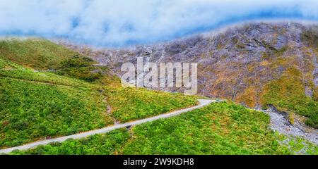 Eingang zum Homer Tunnel auf dem Highway 94 in den Milford Sount Fiordland Bergen von Neuseeland. Stockfoto