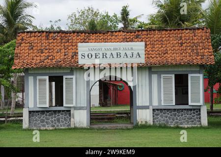 Die Leute verbringen Urlaub im Gamplong Studio Alam. Diese Touristenattraktion befindet sich in Sleman, Yogyakarta Stockfoto