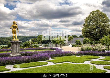 WEILBURG, DEUTSCHLAND - 28.06.2023 - öffentlicher Park vom Schloss in Weilburg hessen deutschland Stockfoto