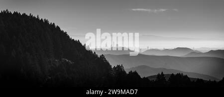 Blick nach Süden vom Mount Tamalpais mit der Skyline von SF in der Ferne Stockfoto