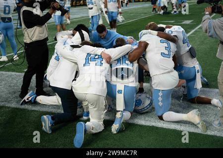 Charlotte, NC, USA. Dezember 2023. 27. Dezember 2023: PREGAME während der West Virginia University Mountaineers (WVU) gegen die University of North Carolina Tar Heels in Charlotte, NC im Bank of America Stadium im Duke’s Mayo Bowl. Bradley Martin/scheinbare Media Group (Kreditbild: © AMG/AMG Via ZUMA Press Wire) NUR REDAKTIONELLE VERWENDUNG! Nicht für kommerzielle ZWECKE! Stockfoto