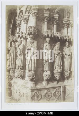 Skulpturen der Heiligen, Mittelportal der Kathedrale von Amiens, Henri Le Secq, 1852 Foto Frankreich Karton. Fotografische Unterstützung gesalzene Papierdrucke Teile der Kirche außen und Nebengebäude Notre-Dame d'Amiens Stockfoto