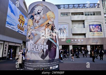 Tokio, Japan. Dezember 2023. Am 29. Dezember 2023 wird auf einer Straße in Tokio, Japan, eine Werbetafel für ein chinesisches Spiel gezeigt. (Foto: Costfoto/NurPhoto) Credit: NurPhoto SRL/Alamy Live News Stockfoto