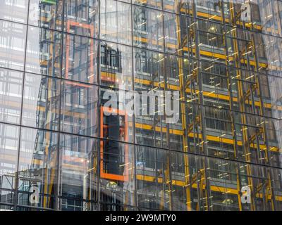 The Leadenhall Building, Glass and Lifts, City of London, London, England, GROSSBRITANNIEN, GB. Stockfoto