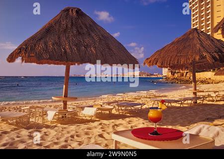 Strand im Hotel Camino Real, Playa Gaviota Azul, Zona Hotelera, Maya Riviera, Golf von Mexiko, Cancun, Mexiko Stockfoto