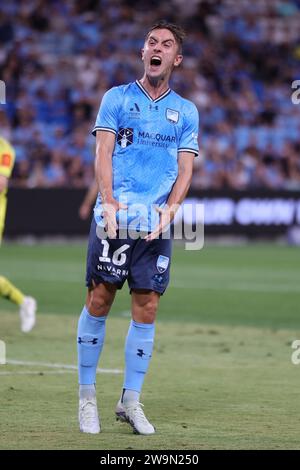 Sydney, Australien. Dezember 2023. Joel King of Sydney FC reagiert am 29. Dezember 2023 im Allianz Stadium in Sydney, Australien beim Spiel der Isuzu-UTE A-League zwischen Sydney FC und Wellington Phoenix. Foto von Peter Dovgan. Nur redaktionelle Verwendung, Lizenz für kommerzielle Nutzung erforderlich. Keine Verwendung bei Wetten, Spielen oder Publikationen eines einzelnen Clubs/einer Liga/eines Spielers. Quelle: UK Sports Pics Ltd/Alamy Live News Stockfoto