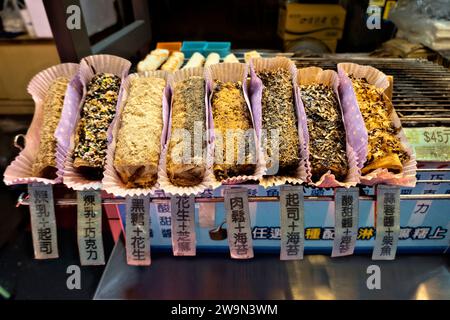 Indigene Thao-Stammesküche gegrillte Hirse Mochi auf dem Nachtmarkt, Ita Thao, Sun Moon Lake, Yuchi, Taiwan Stockfoto