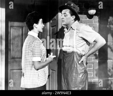JEAN SIMMONS und ROBERT MITCHUM in SHE CAN'T SAY NO (US) / BEAUTIFUL BUT DANGEROUS (UK) 1953 Regisseur LLOYD BACON Music Roy Webb Moderator Howard Hughes RKO Radio Pictures Stockfoto