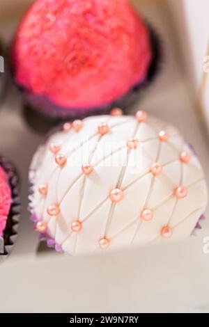 Extravagante Cupcakes für die Geburtstagsfeier Stockfoto