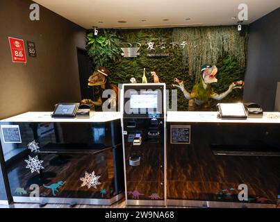 HENN NA HOTEL, JAPANISCHES HOTEL MIT ROBOTER-DINOSAURIERN Stockfoto