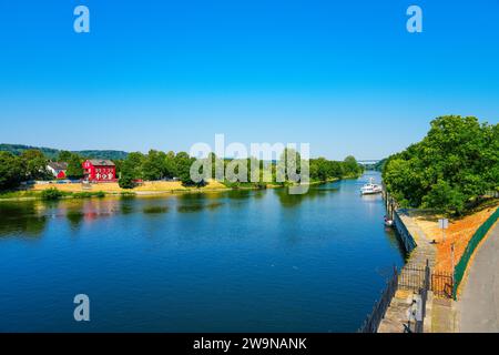 Blick auf das Ruhr bei Mühlheim an der Ruhr. Landschaft am Fluss im Ruhrgebiet. Stockfoto