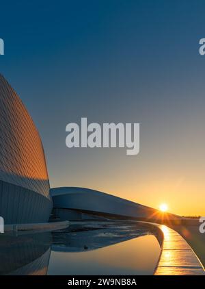 Kopenhagen, Dänemark - Blue Planet National Aquarium (den Blå Planet) von 3XN, bei Sonnenaufgang Stockfoto