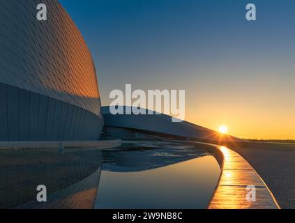 Kopenhagen, Dänemark - Blue Planet National Aquarium (den Blå Planet) von 3XN, bei Sonnenaufgang Stockfoto