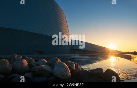 Kopenhagen, Dänemark - Blue Planet National Aquarium (den Blå Planet) von 3XN, bei Sonnenaufgang Stockfoto