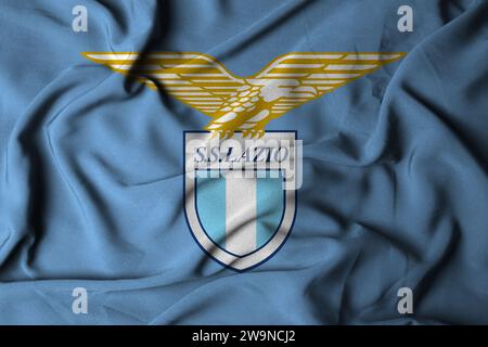 Selektiver Fokus des SSLazio-Logos. Fußballverein in Rom, Italien. Mit fließender Stoffstruktur. 3D-Abbildung Stockfoto