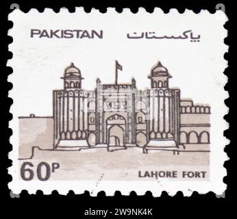 MOSKAU, RUSSLAND - 17. DEZEMBER 2023: Briefmarke gedruckt in Pakistan zeigt Lahore Fort, Forts of Pakistan Serie, um 1984 Stockfoto