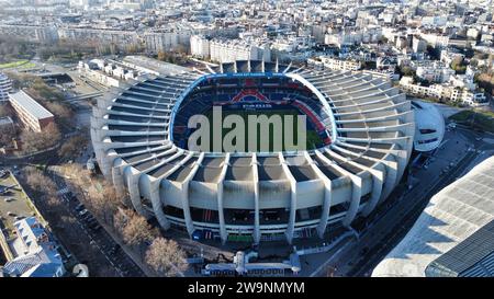 Luftbild des Parc des Princes-Stadions in der Rue du Commandant Guilbaud, Paris, Île-de-France, Frankreich. Heimstadion von Paris Saint-Germain. Stockfoto
