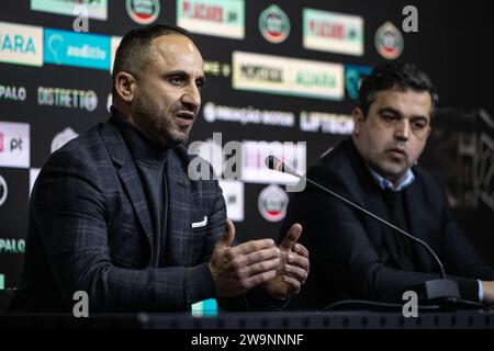 Estadio do Bessa XXI, Porto, Portugal. Dezember 2023. Von links nach rechts, Ricardo Paiva bei der Einführung des neuen Trainers von BOAVISTA FC, Ricardo Paiva. Quelle: Victor Sousa/Alamy Live News Stockfoto