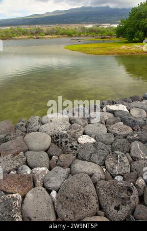 Kaloko Fishpond mit Mauer, Ala Kahakai National Historic Trail, Kaloko-Honokohau National Historical Park, Hawaii Stockfoto