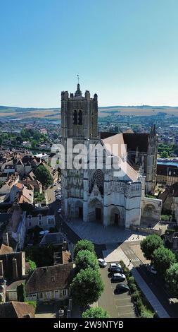 Drohnenfoto Auxerre-Kathedrale Frankreich Europa Stockfoto