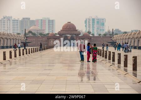 Indische Touristen im Dr. Babasaheb Ambedkar Memorial Park, Vipul Khand 2, Vipul Khand 3, Vipin Khand, Gomti Nagar, Lucknow, Uttar Pradesh 226010, Indien Stockfoto