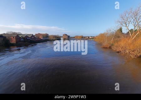 Der Fluss Aire bei Queens Mill in Castleford bei Hochwasser Stockfoto