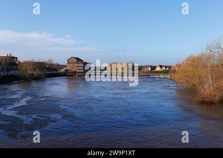 Der Fluss Aire bei Queens Mill in Castleford bei Hochwasser Stockfoto